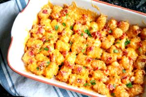 1 serving (153 g) Tater Tots with Cheese (Large)