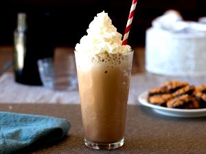 1 serving (16 oz) DDSmart Coffee Coolatta with Skim Milk