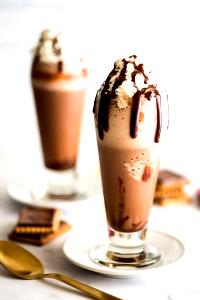 1 serving (16 oz) Frozen Hot Chocolate (Small)