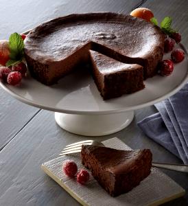 1 serving (160 g) Chocolate Decadence Cakes