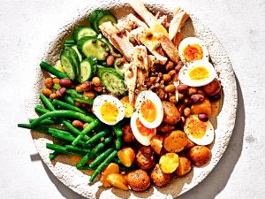1 serving (170 g) Salad Nicoise Complete Tuna Salad