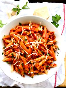 1 serving (17.8 oz) Penne Rosa with Savory Chicken