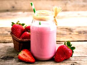1 serving (18 oz) Strawberry Smoothie (Grande)