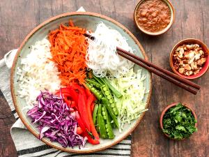 1 serving (186 g) Cool Pad Thai Salad (Combo)