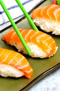 1 serving (187 g) Salmon Nigiri