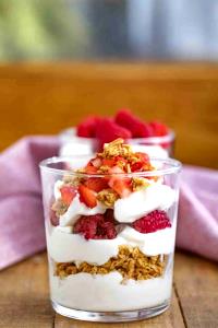 1 serving (187 g) Vanilla Greek Yogurt Parfait