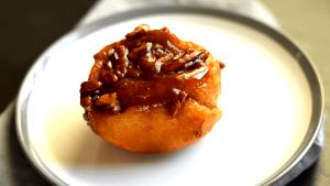 1 serving (198.5 g) Sweet Sticky Bun