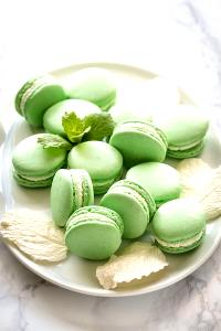 1 serving (20 g) Mint Chip Macaroons