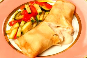 1 serving (20 oz) Petite Seafood Crepe