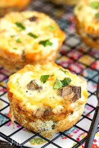 1 serving (200 g) Turkey Sausage Frittata with Mini Sweet Raisin Roll