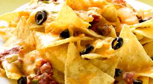 1 Serving (204.0 G) Nachos with Cheese & Jalapeno Peppers