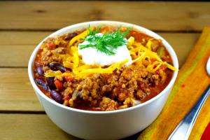 1 serving (227 oz) Home-style Beef Chili (Cup)