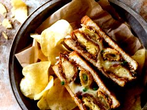 1 serving (231 g) Iron Grilled Cheese Kids’ Meal with Applesauce