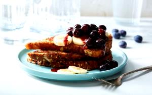 1 serving (232 g) Blueberry-Banana French Toast