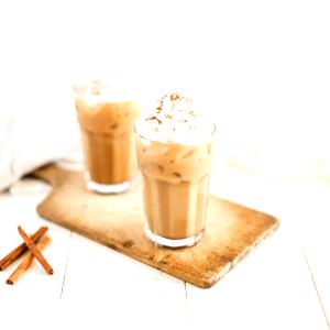1 serving (24 oz) Iced Oatmilk Latte (Medium)