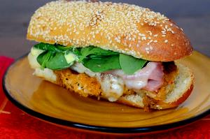 1 serving (246 g) Grilled Chicken Cordon Bleu Sandwich