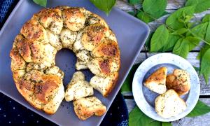 1 serving (248 g) Monkey Bread - Italian (Alum Pan)
