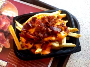 1 serving (250 g) Bacon Sriracha Fries