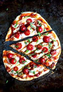 1 serving (25.2 oz) Margherita Flatbread Pizza (Dinner)
