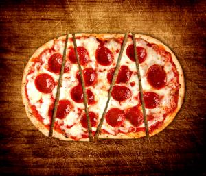 1 serving (25.4 oz) Pepperoni Flatbread Pizza (Dinner)
