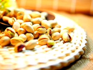 1 serving (28 g) Pistachioms