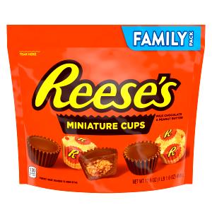 1 serving (28 g) Reese’s Peanut Butter Cups Pieces