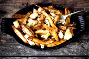 1 serving (284 g) Poutine