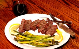 1 Serving ( 3 Oz ) Ground Deer Meat (Cooked, Pan-Broiled)