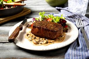 1 serving (312 g) 7 oz Top Sirloin with Mushroom Sauce