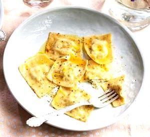 1 serving (312 g) Crab Ravioli