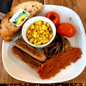 1 serving (314 g) Americano Breakfast (Small)