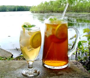 1 serving (32 oz) Freshly Brewed Plain Iced Tea (Large)