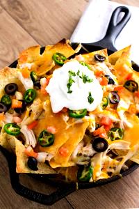 1 serving (320 g) 3-Cheese Nachos - Chicken Supreme