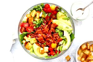 1 serving (340 g) BLT Salad