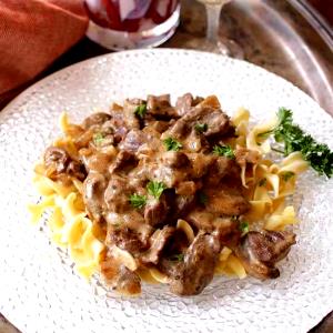 1 serving (340 g) Prime Rib Stroganoff