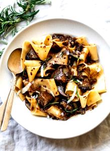 1 serving (340 g) Select Mushroom Chicken Pappardelle