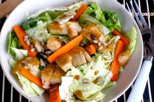 1 serving (366 g) Premium Asian Salad with Crispy Chicken