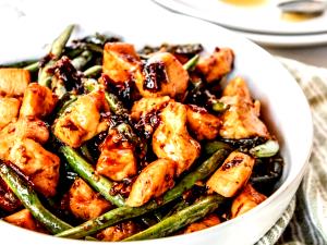 1 serving (385 g) Chipotle Lime Chicken Breast with Green Beans & Potatoes