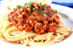 1 serving (397 g) Spaghetti with Italian Sausage & Meat Sauce (Seniors)