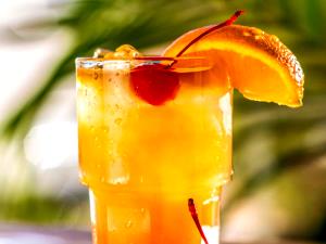 1 serving (404 g) Tropical Mai Tai