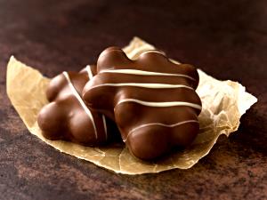 1 serving (45 g) Milk Chocolate and Caramel Covered Macadamia Nut Clusters