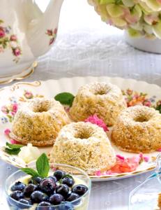 1 serving (4.5 oz) Lemon Poppyseed Mini Bundt Cake