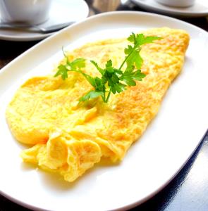 1 serving (5 oz) Cheddar Omelet & Maple Sausage