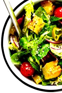 1 serving (5 oz) Classic Cafe Salad (Half)