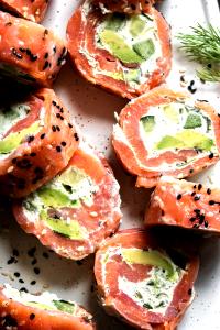 1 serving (5 oz) Smoked Salmon Roll