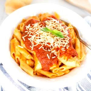 1 serving (525 g) Chicken Parmesan on Mostaccioli