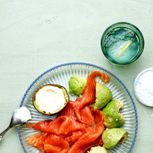 1 serving (527 g) Smoked Salmon and Tuna Roll