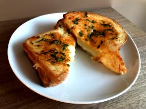 1 serving (54 g) Garlic Toast with Cheese