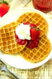 1 serving (5.7 oz) Flax Seed Waffle with Strawberry Sauce (1500)