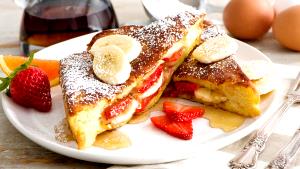 1 serving (60 g) French Toast Stuffed with Strawberries